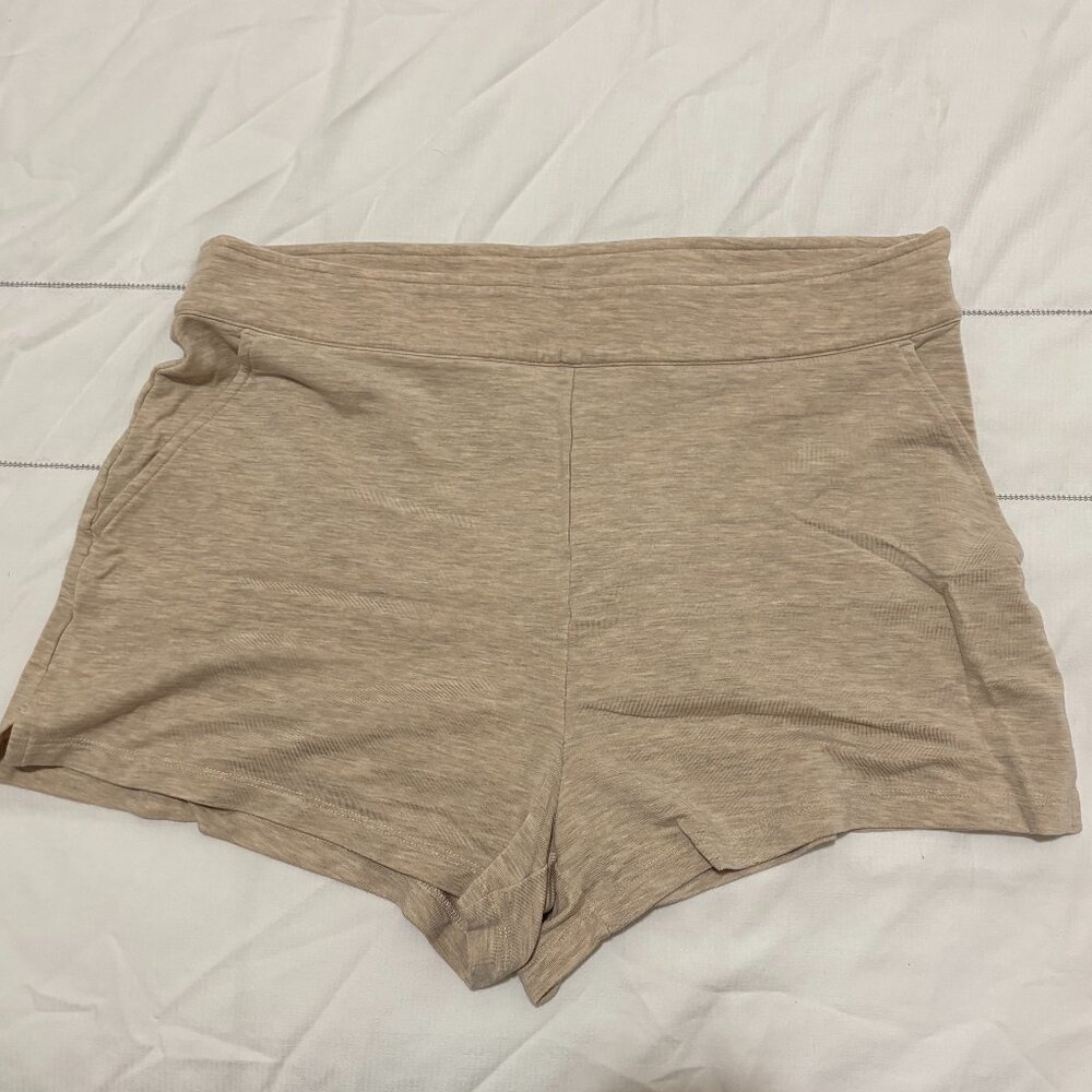Travis Mathew tan knit shorts - size L